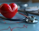 Czerwone serce, stetoskop i wykres EKG. Puls 72 co oznacza? Prawidłowy rytm serca, zdrowie.